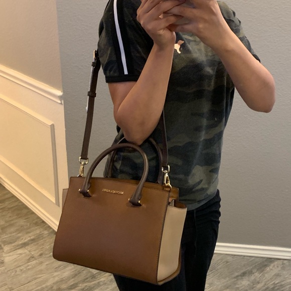 Michael Kors Handbags - Beautiful medium Selma satchel ♥️